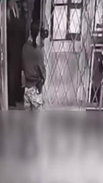 Сопровождающий Анджелины Джоли пропал после того, как его забрали в военкомат в Николаеве