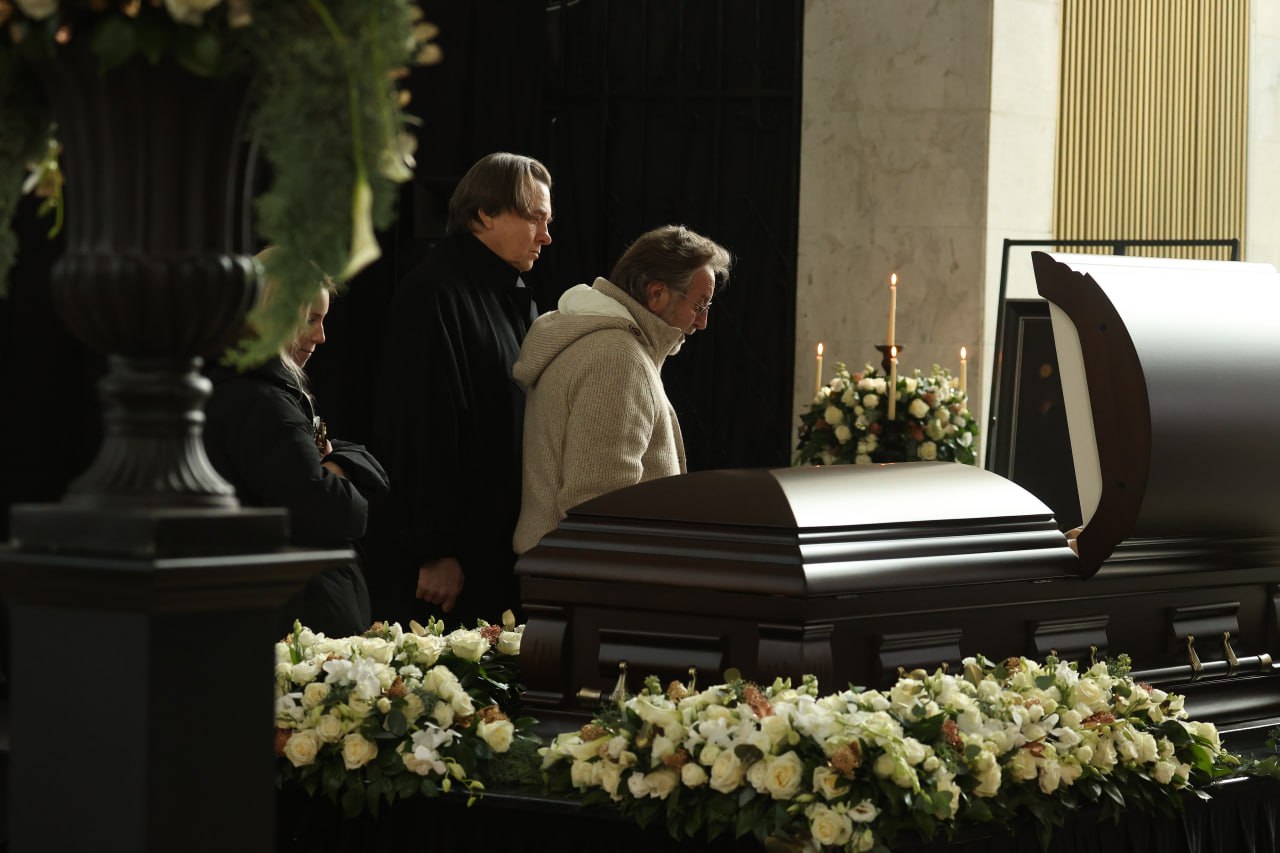 В Москве началось прощание с телеведущим Юрием Николаевым, сообщает корреспондент РБК В Москве началось прощание с телеведущим Юрием Николаевым, сообщает корреспондент РБК