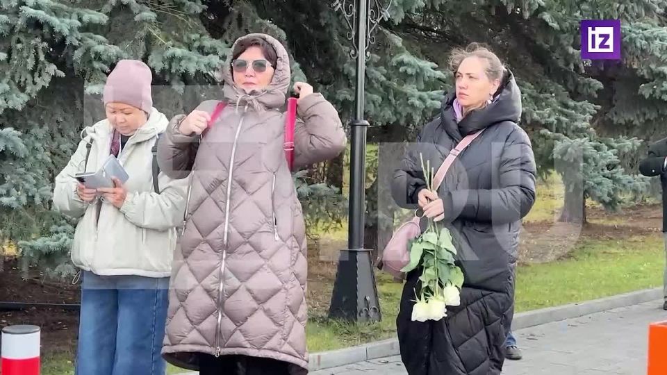 Прощание с телеведущим Юрием Николаевым проходит на Троекуровском кладбище в Москве