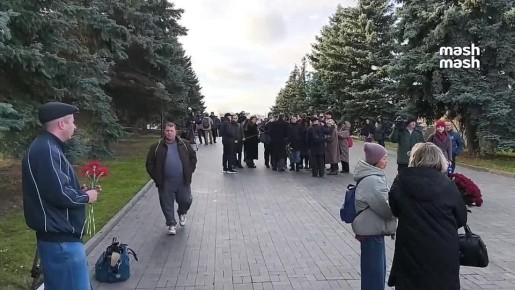 Прощание и похороны телеведущего Юрия Николаева проходят на Троекуровском кладбище в Москве