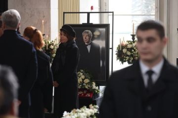 В Москве началось прощание с телеведущим Юрием Николаевым, сообщает корреспондент РБК