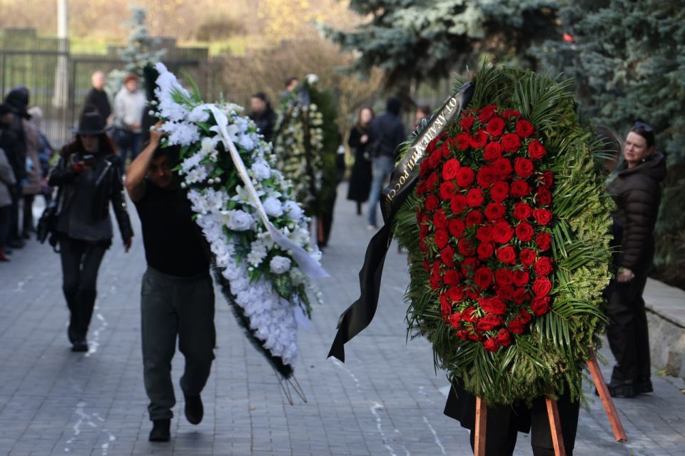 В Москве началось прощание с телеведущим Юрием Николаевым, сообщает корреспондент РБК В Москве началось прощание с телеведущим Юрием Николаевым, сообщает корреспондент РБК