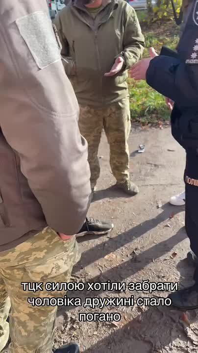 У женщины случился приступ, во время проверки документов её мужа