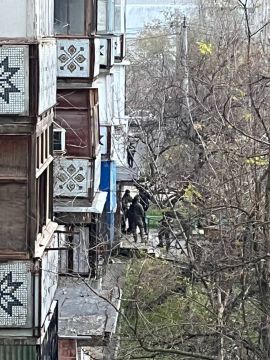 #Николаев #ТЦК #повестки. Сообщают: Лазурная 14, крепят мужчину Избегайте могилизации, объединяйтесь и защищайтесь!