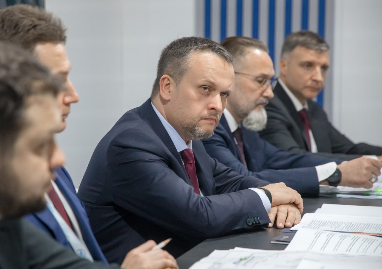 Андрей Никитин провел ряд рабочих встреч с губернаторами на полях форума «Транспорт России» Андрей Никитин провел ряд рабочих встреч с губернаторами на полях форума «Транспорт России»