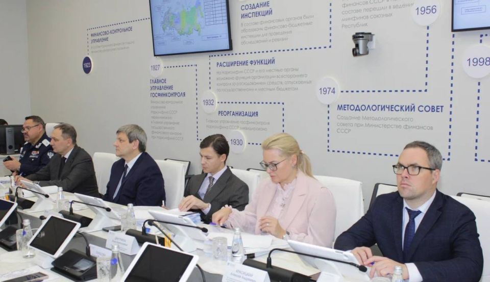 Руководитель Казначейства России Роман Артюхин провел заседание Контрольной комиссии Федерального казначейства по рассмотрению результатов контрольных мероприятий Руководитель Казначейства России Роман Артюхин провел заседание Контрольной комиссии Федерального казначейства по рассмотрению результатов контрольных мероприятий