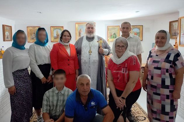 Марина Ахмедова: Отец Владимир и на 3-м фото выжившие Марина Ахмедова: Отец Владимир и на 3-м фото выжившие