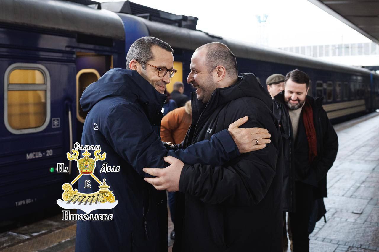 В Киеве, в районе вокзала тоже высадился десант, правда европейский В Киеве, в районе вокзала тоже высадился десант, правда европейский