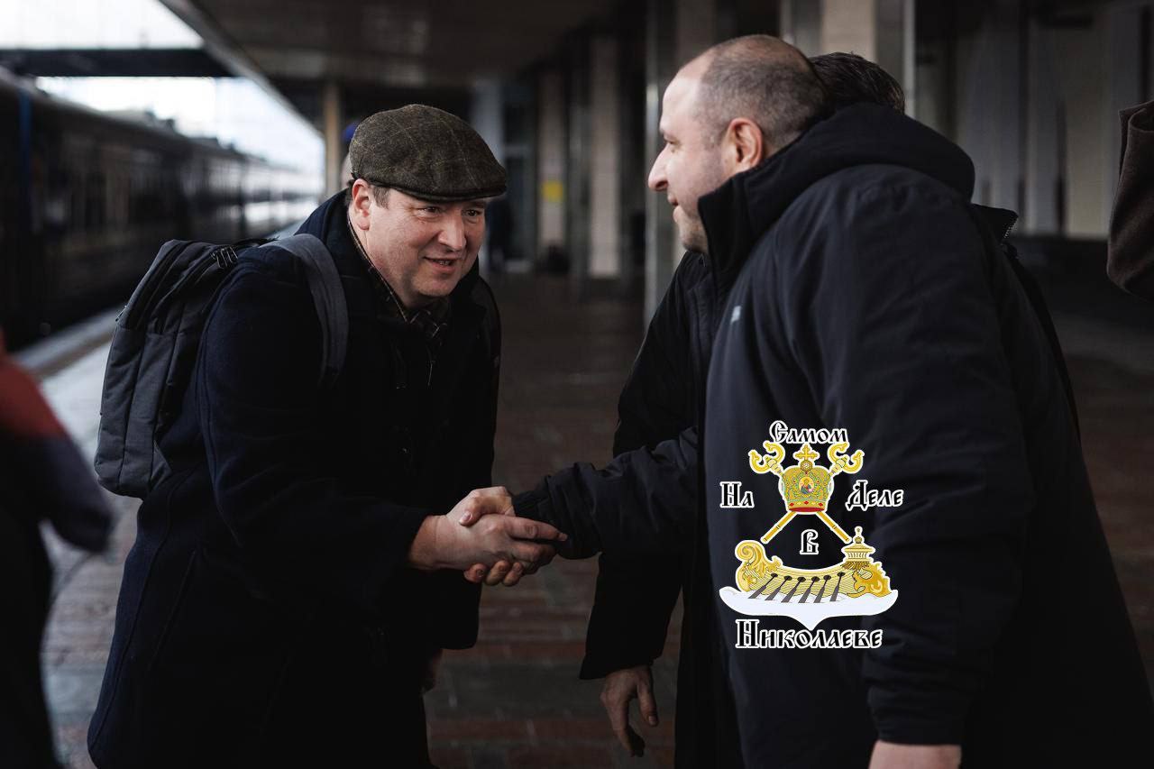 В Киеве, в районе вокзала тоже высадился десант, правда европейский В Киеве, в районе вокзала тоже высадился десант, правда европейский