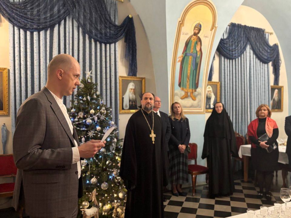 8 января по приглашению Начальника Русской духовной миссии в Иерусалиме (РДМ) архимандрита Вассиана (Змеева) временный поверенный в делах России в Израиле Е.М.Щербанев и дипломаты Посольства посетили Рождественский приём в... 8 января по приглашению Начальника Русской духовной миссии в Иерусалиме (РДМ) архимандрита Вассиана (Змеева) временный поверенный в делах России в Израиле Е.М.Щербанев и дипломаты Посольства посетили Рождественский приём в...