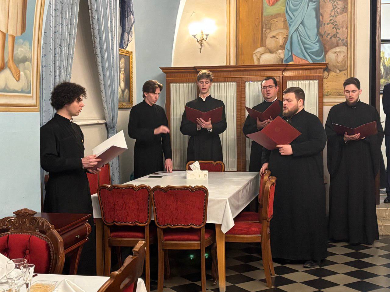 8 января по приглашению Начальника Русской духовной миссии в Иерусалиме (РДМ) архимандрита Вассиана (Змеева) временный поверенный в делах России в Израиле Е.М.Щербанев и дипломаты Посольства посетили Рождественский приём в... 8 января по приглашению Начальника Русской духовной миссии в Иерусалиме (РДМ) архимандрита Вассиана (Змеева) временный поверенный в делах России в Израиле Е.М.Щербанев и дипломаты Посольства посетили Рождественский приём в...