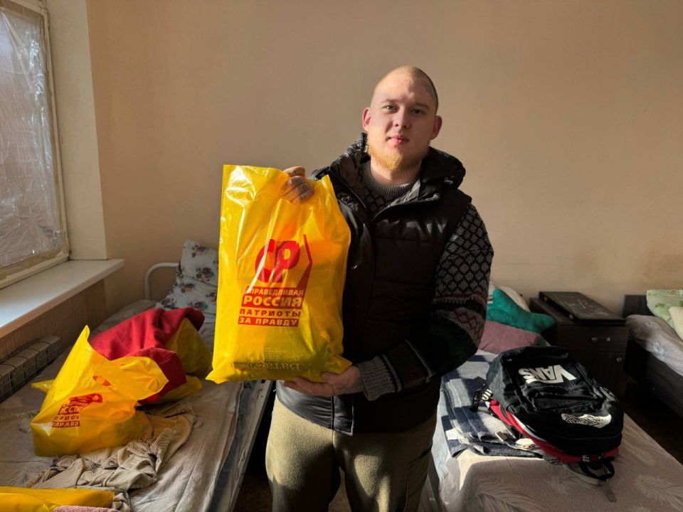 ЛУГАНСКИЕ СПРАВЕДЛИВОРОССЫ ПРОВЕДАЛИ БОЙЦА В ГОСПИТАЛЕ ЛУГАНСКИЕ СПРАВЕДЛИВОРОССЫ ПРОВЕДАЛИ БОЙЦА В ГОСПИТАЛЕ