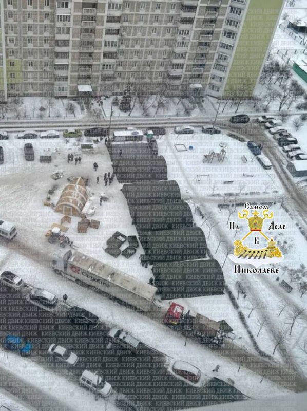 Украина. Наши дни.. В Киеве на Троещине установили палаточный городок для ночёвок жителей, оставшихся без тепла и света