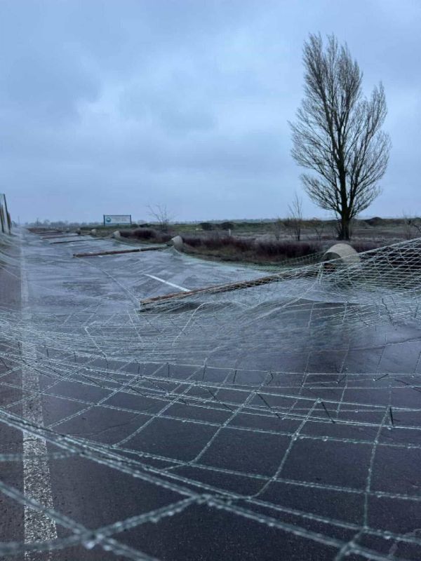 Туннель с противодронными сетями обрушился на трассе Николаев-Херсон Туннель с противодронными сетями обрушился на трассе Николаев-Херсон