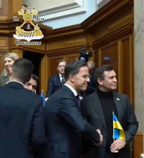 Рукопожатие с преступником