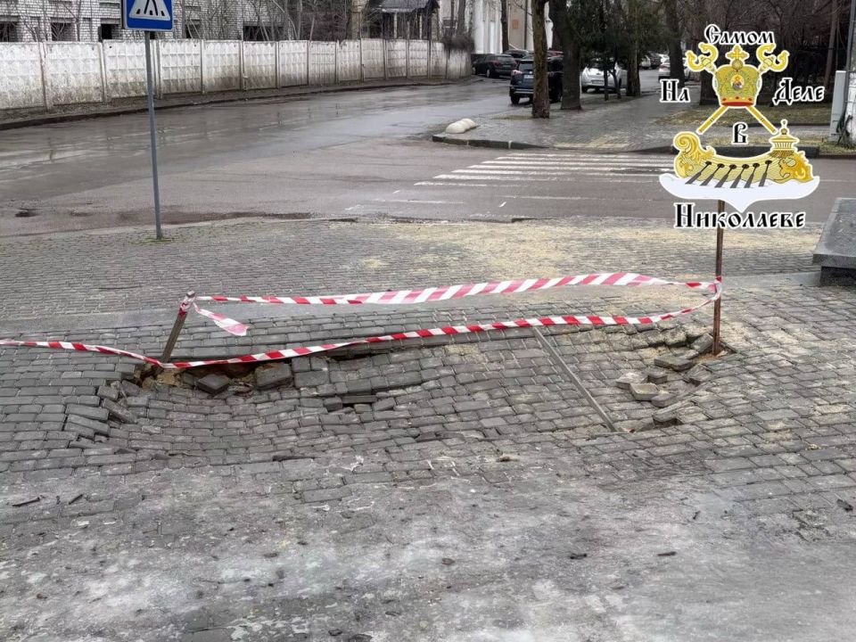 В николаевском сквере «Сердце города» после морозов просел грунт и провалилась тротуарная плитка В николаевском сквере «Сердце города» после морозов просел грунт и провалилась тротуарная плитка