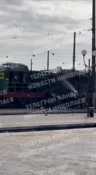 Очередной украинский тепловоз, уничтоженный ударом "Герани" на этот раз в Николаеве