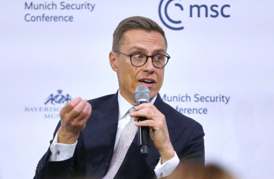 Мюнхенские недоораторы.. Стубб на Мюнхенской конференции по безопасности разгагольствовал о том, как Украине «решить проблему с Россией», исходя из опыта Финляндии