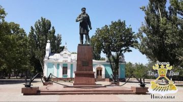 Памятник адмиралу Макарову: снести нельзя оставить