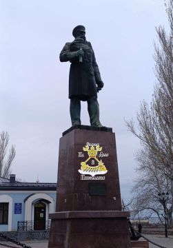 Памятник адмиралу Макарову могут взорвать– заявил заместитель городского головы В. Луков, в случае, если городские власти не примут законное решение о его дальнейшей судьбе