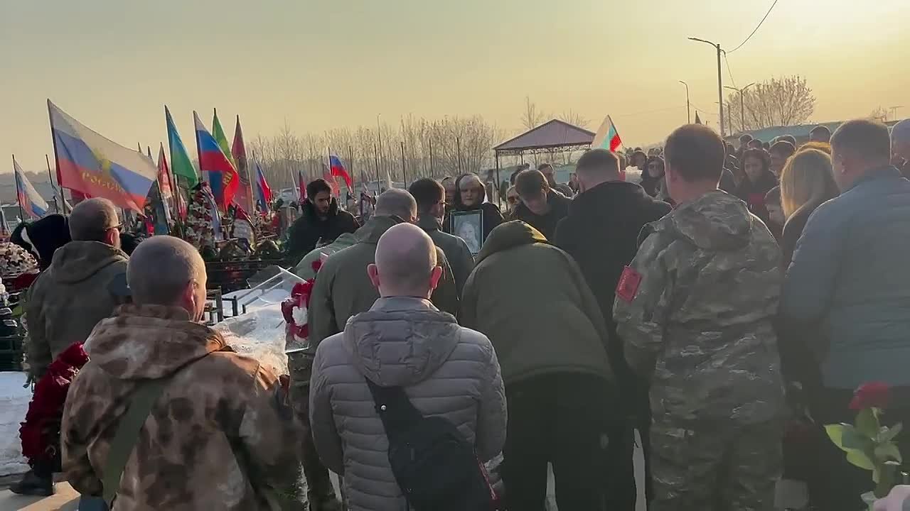 Командира «Родни» русского писателя Евгения Николаева (позывной «Гайдук») похоронили на Томилинском кладбище в подмосковном Дзержинске