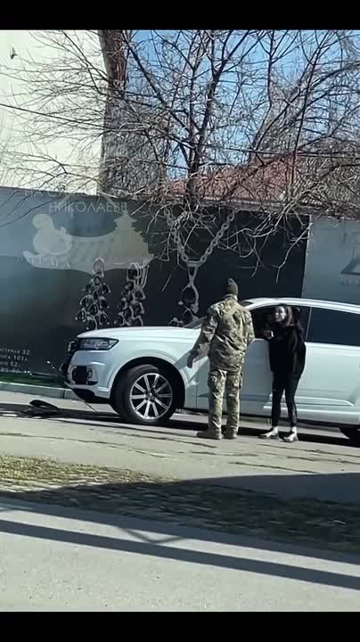 В Одессе ТЦК протаранили авто, чтобы запаковать водителя