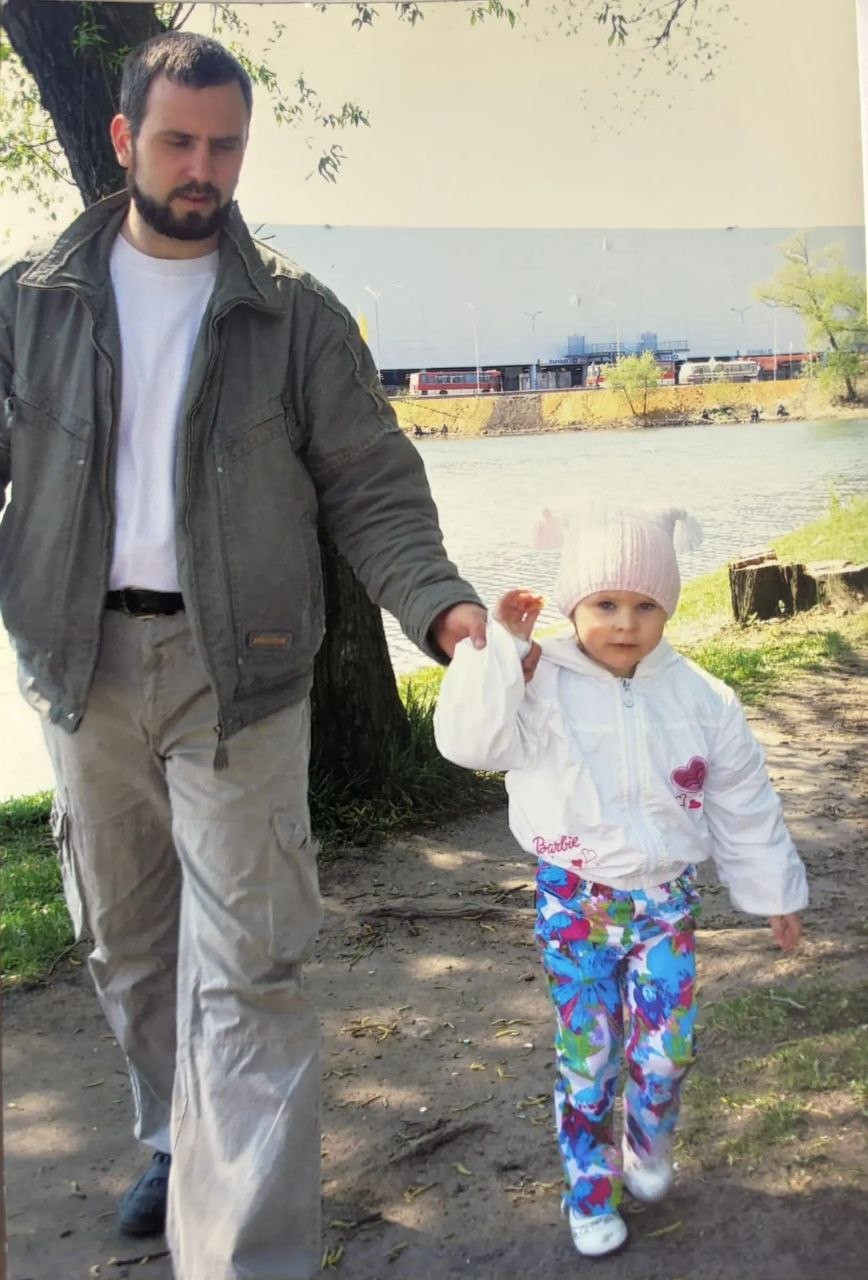 "Папа постоянно куда-то уходил на Новый год, и возвращался уже после того, как уходил Дед Мороз "Папа постоянно куда-то уходил на Новый год, и возвращался уже после того, как уходил Дед Мороз