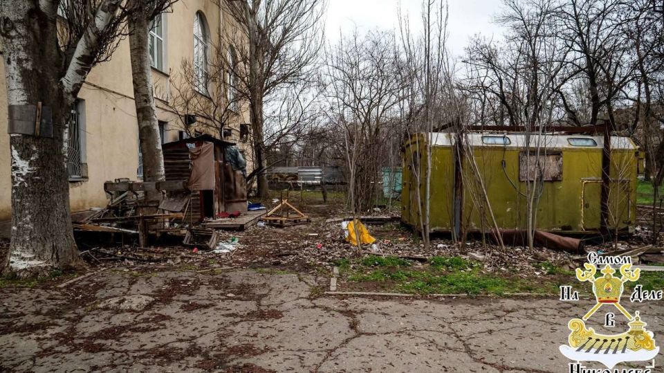 Николаевский ДК «Молодёжный» - свалка и запущение