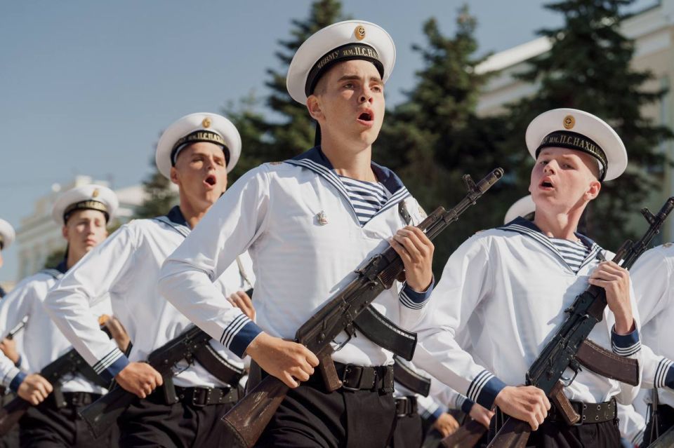 Михаил Развожаев: Сегодня 89 лет легендарному Черноморскому высшему военно-морскому орденов Нахимова и Красной Звезды училищу имени П.С. Нахимова