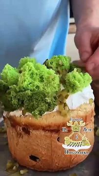 Фрик-повар добрался до пасхальных куличей