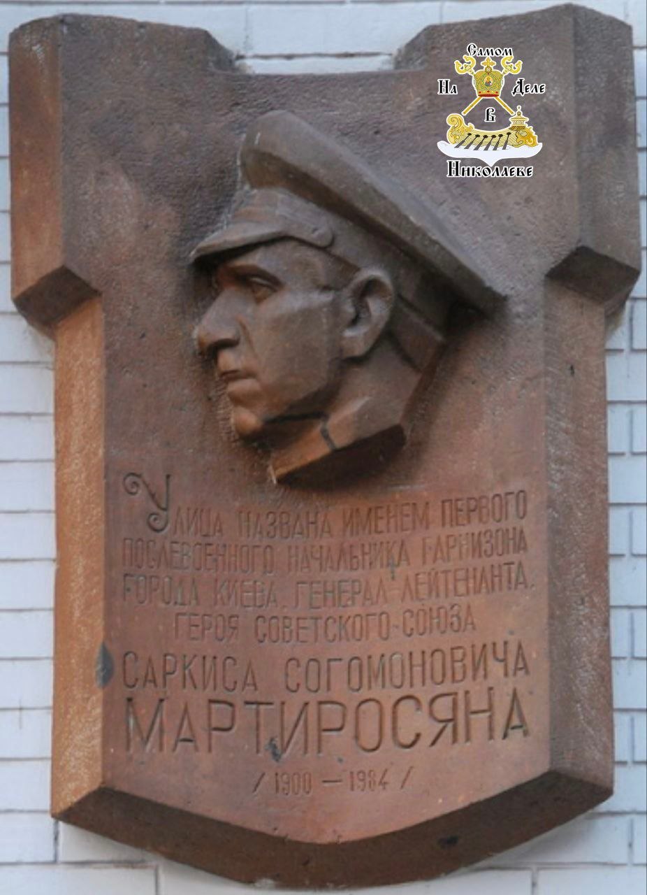 Массовый снос памятников. В Николаеве по требованию мразоты у власти снесли памятник пролетарскому поэту Алексею Гмырёву Массовый снос памятников. В Николаеве по требованию мразоты у власти снесли памятник пролетарскому поэту Алексею Гмырёву