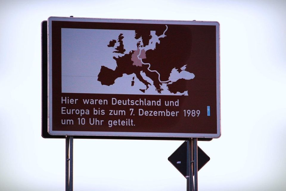 С ротацией присутствия американских войск в Восточной Германии и отменой верхнего предела численности войск федеральное правительство Германии в одностороннем порядке прекращает действие договора с Россией в формате 2+4