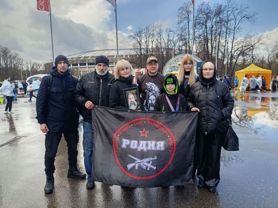 Финишировал наш спортсмен. 21,1 км позади