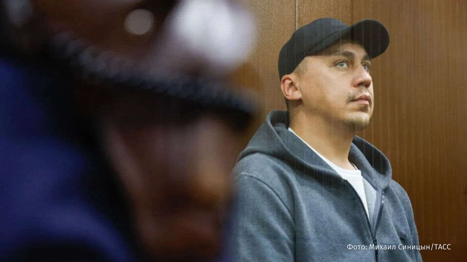 Суд не разрешил блогеру Дмитрию Портнягину пользоваться сотовой связью и интернетом, сообщил корреспондент РЕН ТВ из зала суда