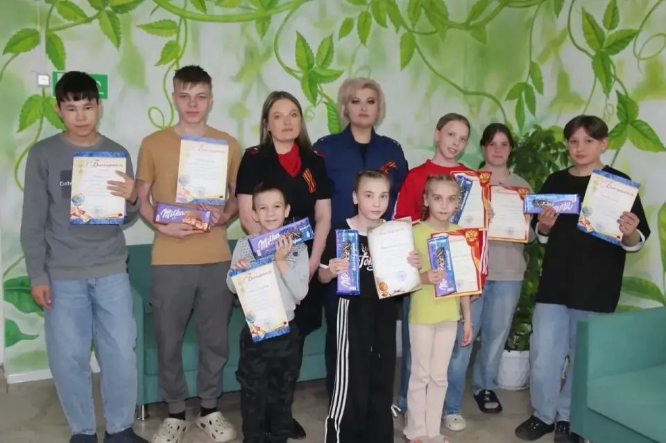 В целях сохранения памяти о священном подвиге советского народа в годы Великой Отечественной войны и вдохновения подрастающего поколения прокурорские работники проводят различные патриотические мероприятия в учебных... В целях сохранения памяти о священном подвиге советского народа в годы Великой Отечественной войны и вдохновения подрастающего поколения прокурорские работники проводят различные патриотические мероприятия в учебных...