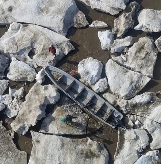 В Охотском море все выходные искали пропавших рыбаков В Охотском море все выходные искали пропавших рыбаков