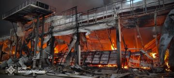 В населенном пункте Снигирёвка Николаевской области после атаки беспилотника загорелся объект, который местные СМИ описывают как «строительный супермаркет»