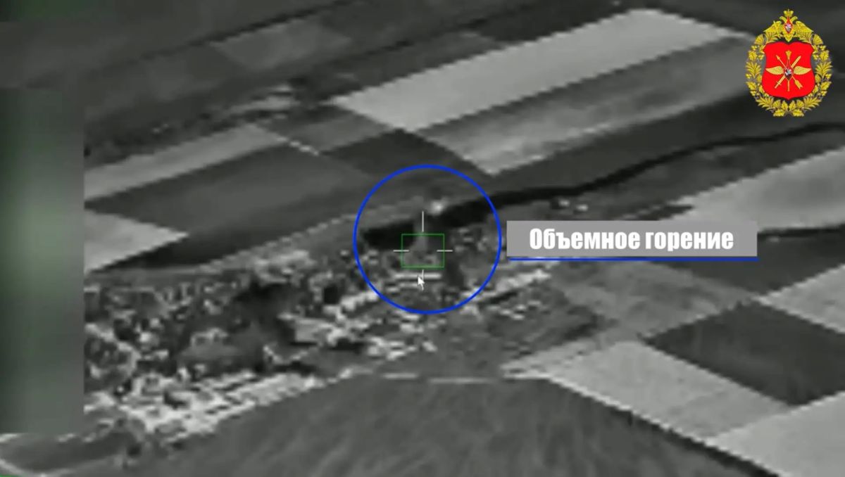Объективный контроль удара дрона-камикадзе «Герань-2 сикер» по складскому помещению в районе Зелёного Яра Николаевской области Объективный контроль удара дрона-камикадзе «Герань-2 сикер» по складскому помещению в районе Зелёного Яра Николаевской области