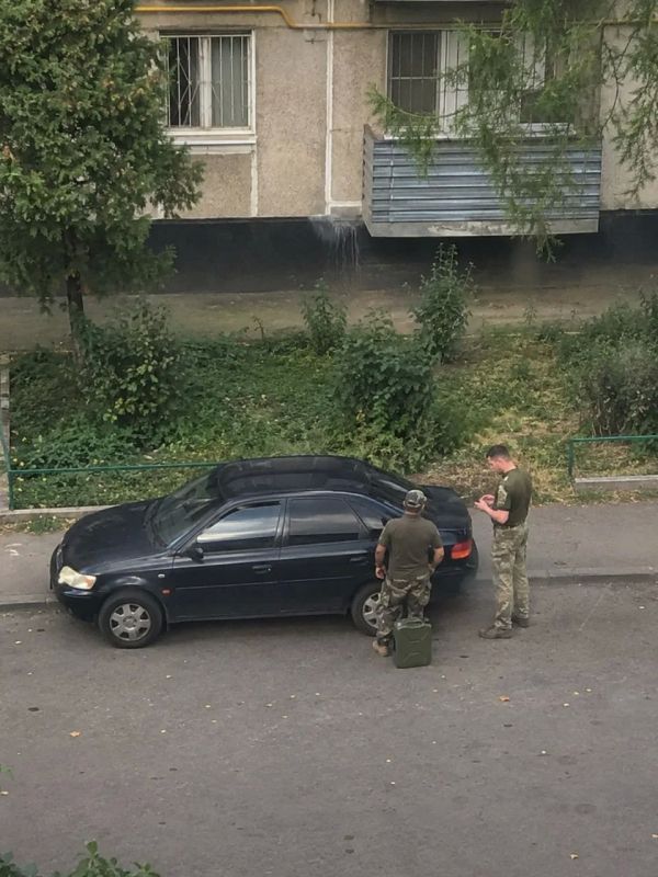 Как ТЦК в Днепропетровске решает вопросы с топливным кризисом! Как ТЦК в Днепропетровске решает вопросы с топливным кризисом!