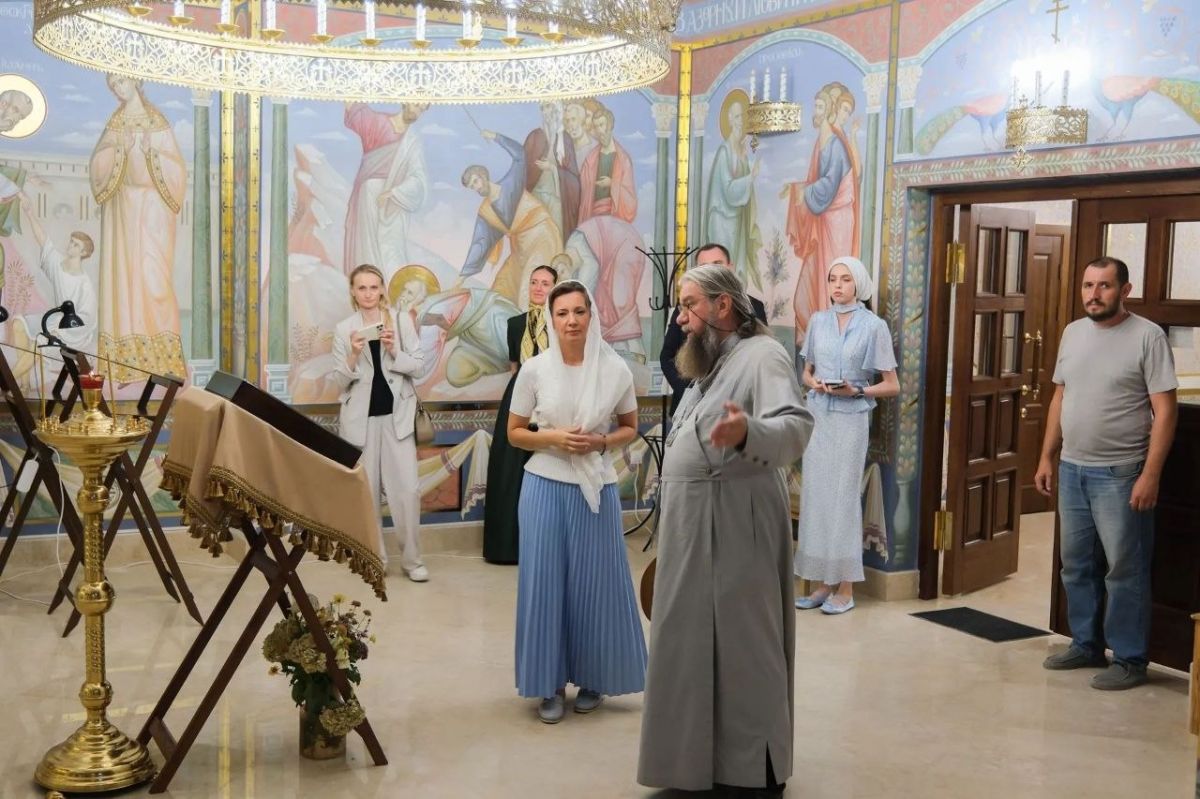 Анна Кузнецова: Перед отъездом, с митрополитом Астраханским и Камызякским Никоном посмотрели как идет восстановление в Астрахани Благовещенского женского Новодевичьего монастыря Анна Кузнецова: Перед отъездом, с митрополитом Астраханским и Камызякским Никоном посмотрели как идет восстановление в Астрахани Благовещенского женского Новодевичьего монастыря