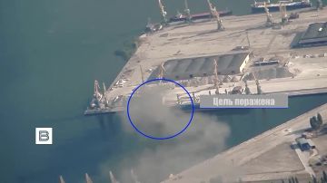 Российские военные поразили "Геранями" три сухогруза в порту города Николаев, которые использовались для доставки ВСУ военных грузов