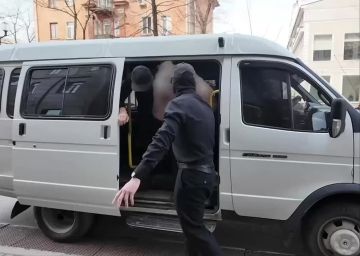 Двух пособниц СБУ задержали в Крыму