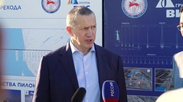 Полпред ДФО Юрий Трутнев вместе с Главой Республики Саха (Якутия) Айсеном Николаевым посетили строительную площадку Ленского моста