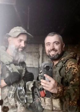 Гайдук Женя Николаев (Мазай в книге Араба "Солдат Донбасса") и сам Араб Саша Крештоп