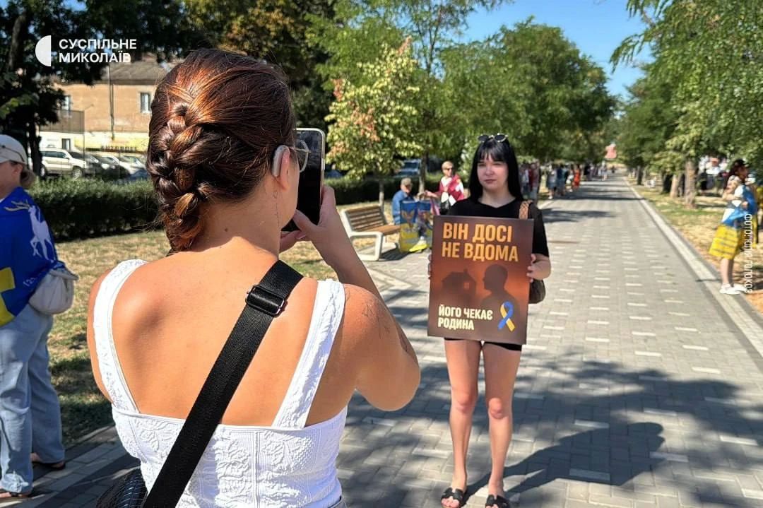Николаевцы снова вышли «напомнить» о пленных и пропавших без вести Николаевцы снова вышли «напомнить» о пленных и пропавших без вести