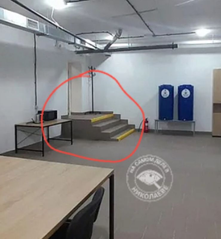 В Николаеве еще одна городская поликлиника оборудовала укрытие в подвале В Николаеве еще одна городская поликлиника оборудовала укрытие в подвале