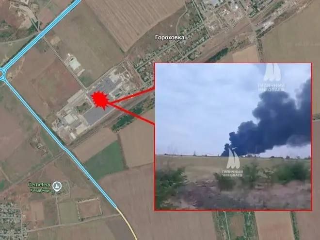 ВС РФ нанесли удар беспилотниками по полевому складу боеприпасов подразделения ПВО ВСУ, которое прикрывало пусковые установки дальнобойных ракет и БпЛА в районе поселка Полигон Николаевской области ВС РФ нанесли удар беспилотниками по полевому складу боеприпасов подразделения ПВО ВСУ, которое прикрывало пусковые установки дальнобойных ракет и БпЛА в районе поселка Полигон Николаевской области