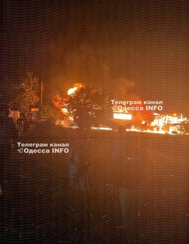 Алексей Живов: Российские военные ночью нанесли групповые удары по объектам на Украине Алексей Живов: Российские военные ночью нанесли групповые удары по объектам на Украине