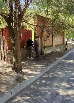 Ничего необычного. Просто военнослужащий ВСУ в Николаеве ширяется прямо посреди улицы