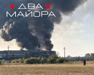 Два майора: Поезд Киев-Николаев. Как видно на кадрах, которые нашел нашел Диван, целью ударов ВС России всегда является тяговый состав, а не вагоны